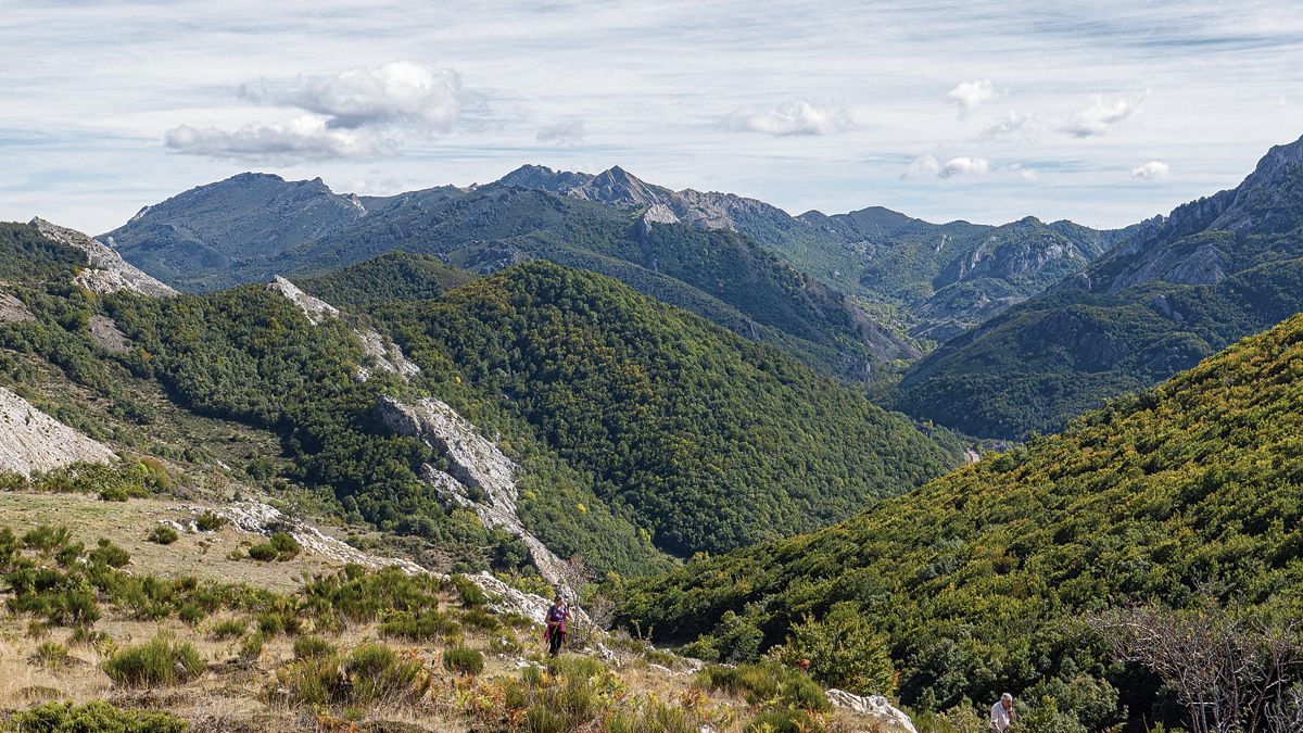 Vista del Valle de las Salas con Remolina al fondo. | VICENTE GARCÍA