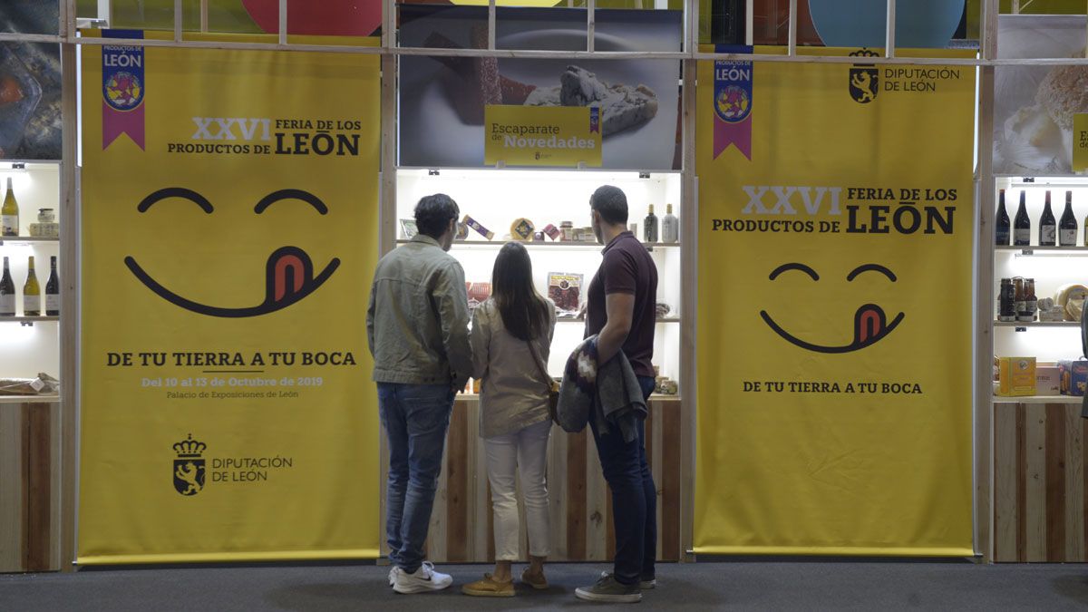 La Feria de Productos de León reúne a productores agroalimentarios de toda la provincia en el Palacio de Exposiciones. | MAURICIO PEÑA