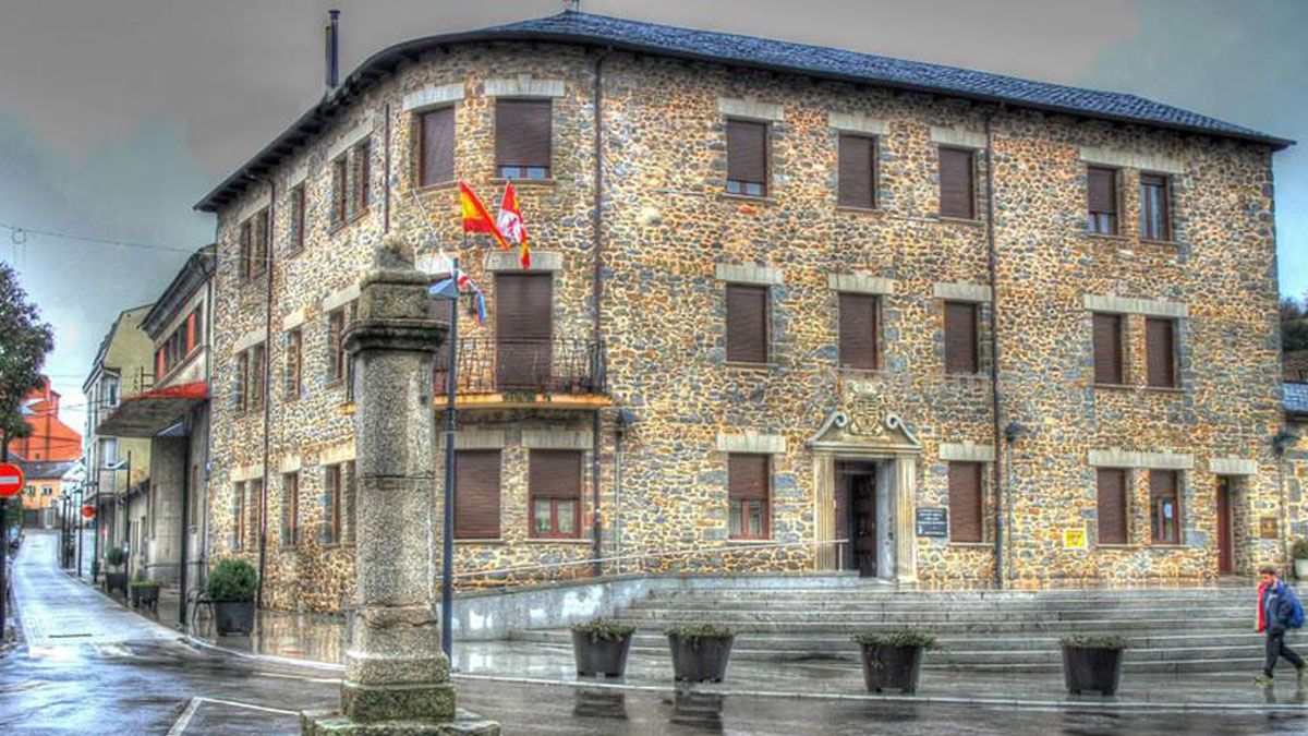 Ayuntamiento de Toreno, en una imagen de archivo. | L. N. C.