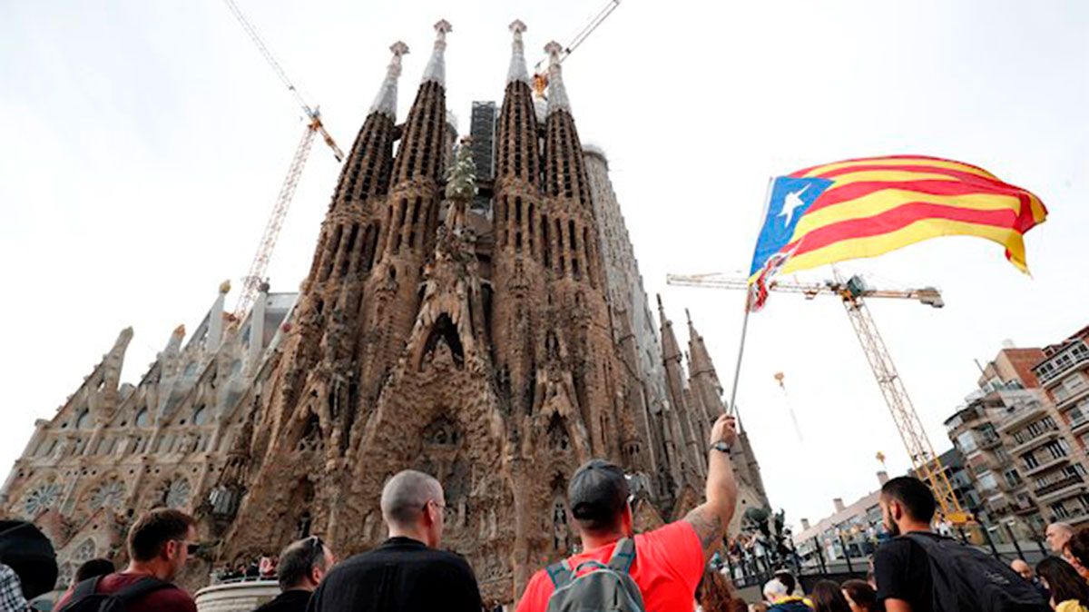 Imagen de la Sagrada Familia este viernes por la mañana. | EP