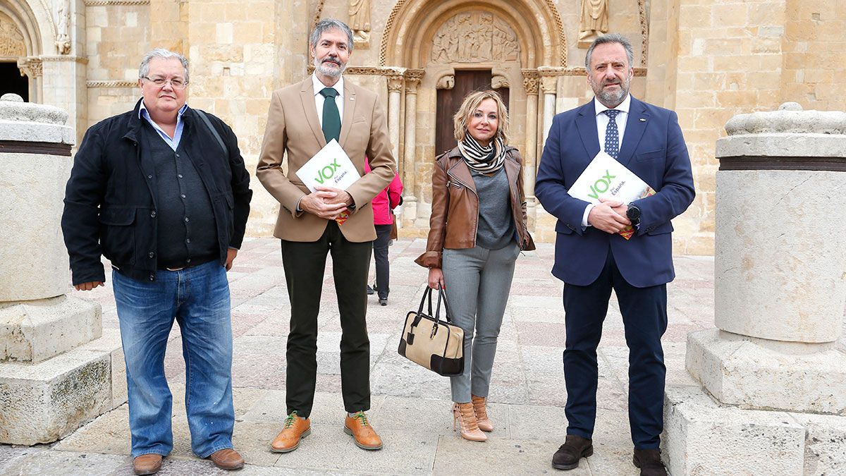 Vox presenta las candidaturas al Congreso y al Senado por León para las elecciones generales del próximo día 10 de noviembre. | ICAL Vox presenta las candidaturas al Congreso y al Senado por León para las elecciones generales del próximo día 10 de noviembre. | ICAL