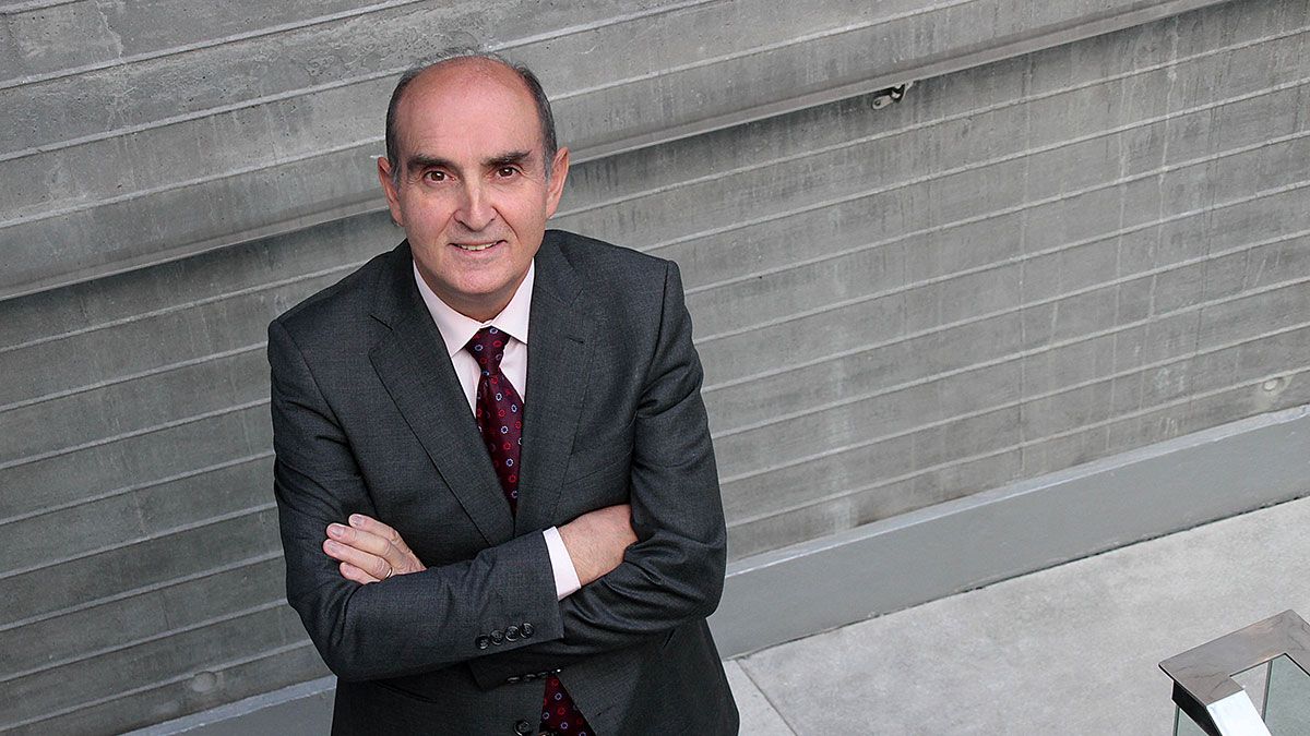 Tomás Quintana López, en la sede de la institución en León. | ICAL