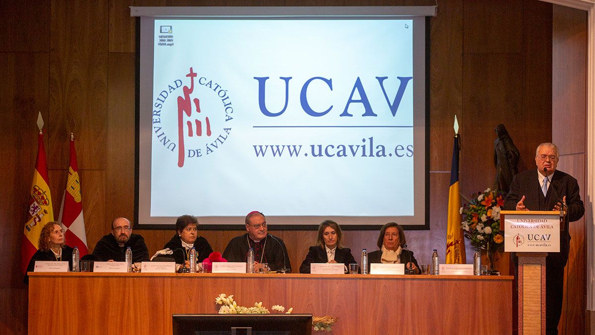 Inicio curso académico de la UCAV, con presencia del presidente del Constitucional y de la consejera de Educación. | ICAL
