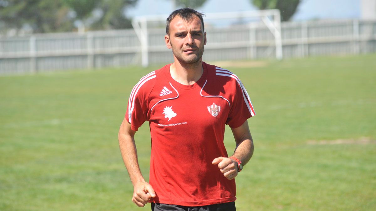 Ministro, durante un partido con el Bembibre. | DANIEL MARTÍN