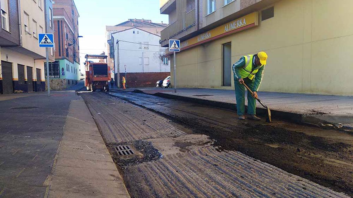 El Ayuntamiento ya ha sacado a licitación el plan de asfaltado de este año. | L.N.C.