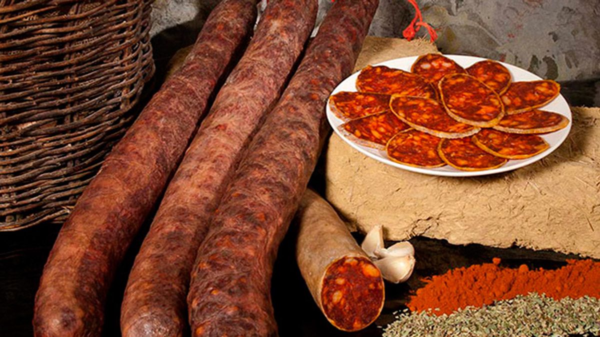 Chorizo de embutidos Ferju elaborado en Pobladura de Pelayo García. Chorizo de embutidos Ferju elaborado en Pobladura de Pelayo García.
