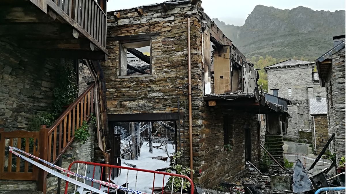 La vivienda siniestrada tras la noche de fuego. | M.I.