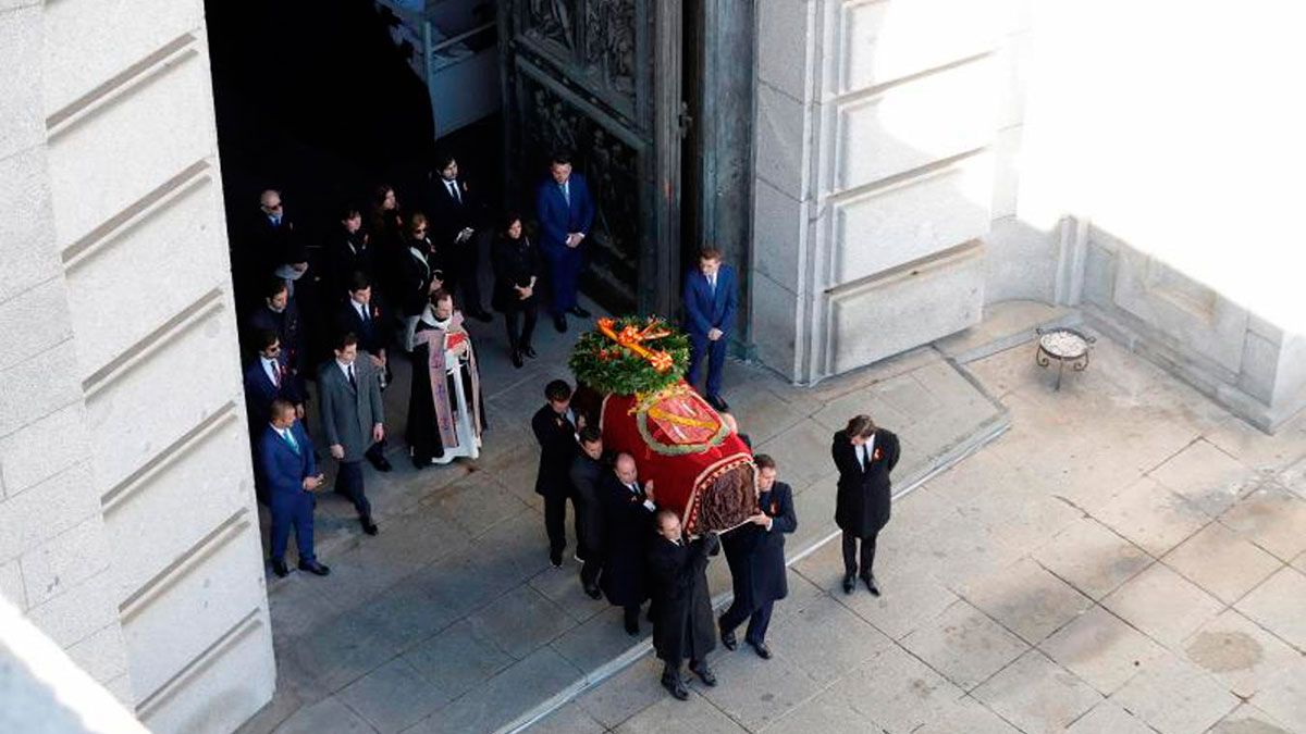 La salida de los restos de Franco. | ABC La salida de los restos de Franco. | ABC