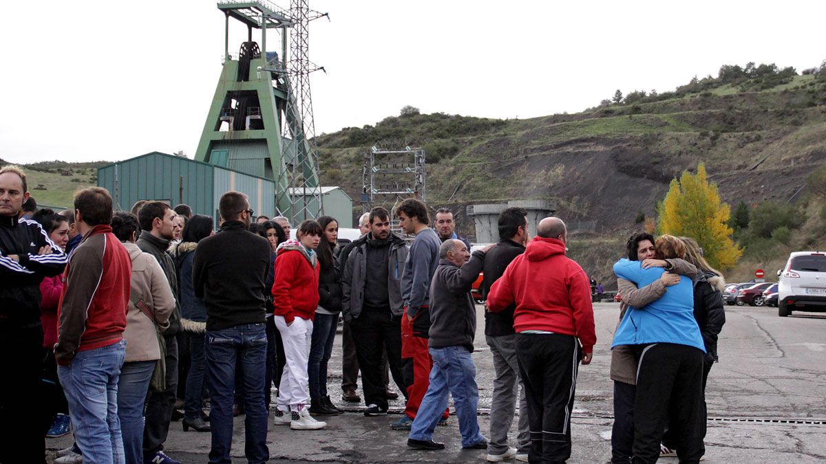 Imagen de archivo del exterior de la mina el día del accidente, en octubre de 2013. | PEIO GARCÍA (ICAL)