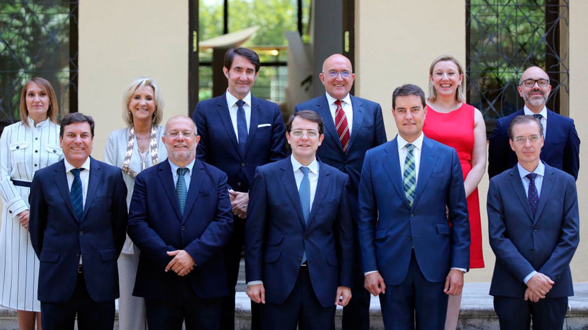 Primer Gobierno de Mañueco, con escasa participación femenina.