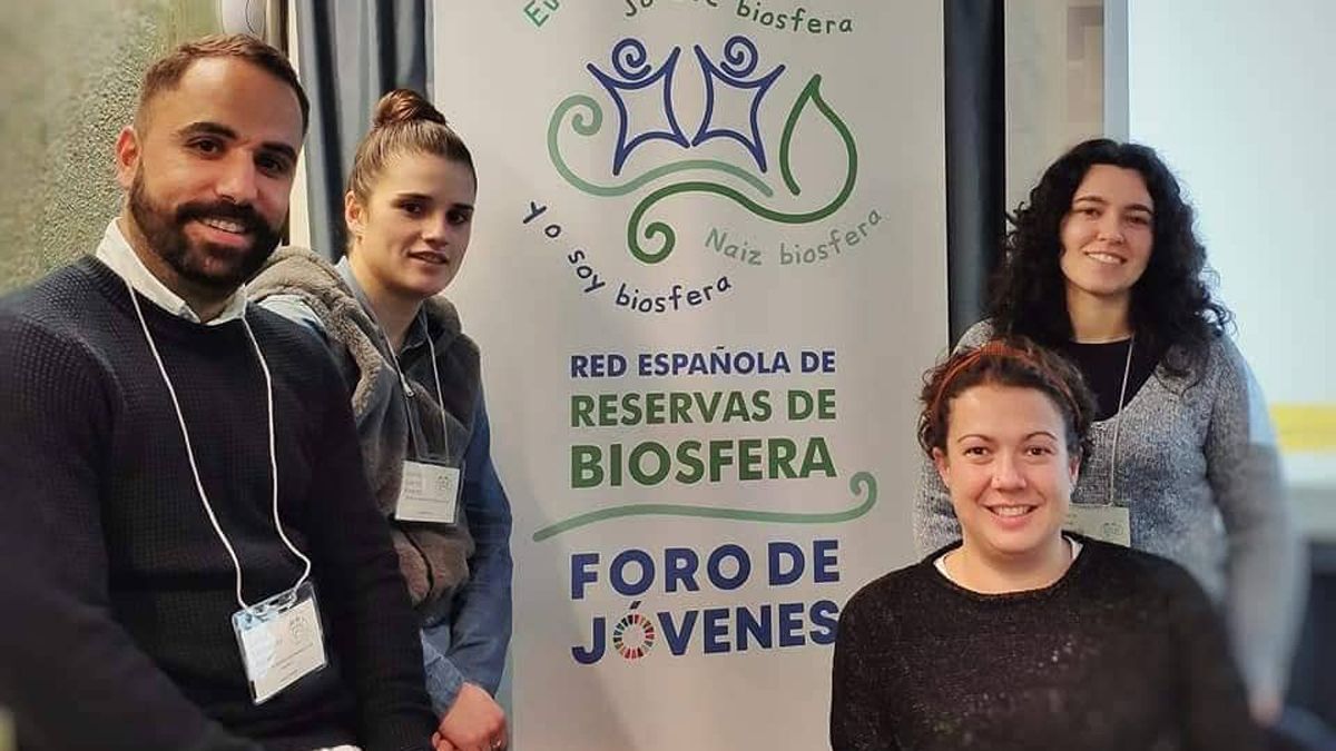 Representantes de las reservas de la biosfera de la provincia de León, en el foro celebrado en Galicia. | RBALE