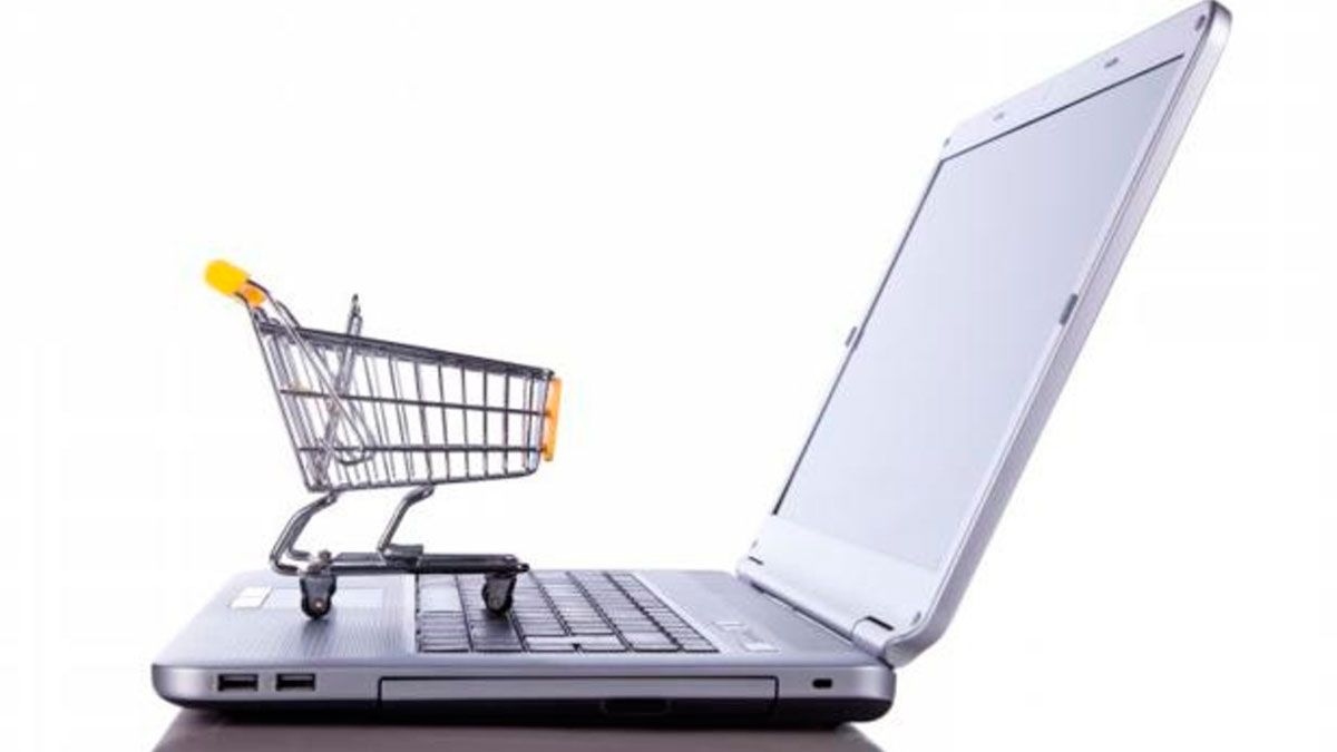 El gasto en gran consumo vía internet apenas representa el 2%, según un informe de Aecoc. | ADOBESTOCK