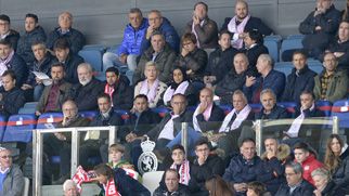 Iván Bravo, en el palco del Reino en el último partido de la Cultural. | MAURICIO PEÑA