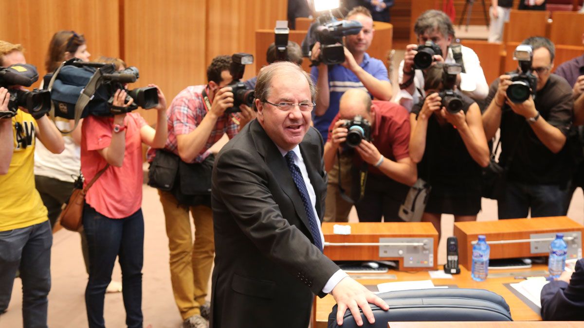 Debate de investidura del candidato a la Junta de Castilla y León con las intervenciones de Juan Vicente Herrera. | EDUARDO MARGARETO (ICAL) Debate de investidura del candidato a la Junta de Castilla y León con las intervenciones de Juan Vicente Herrera. | EDUARDO MARGARETO (ICAL)