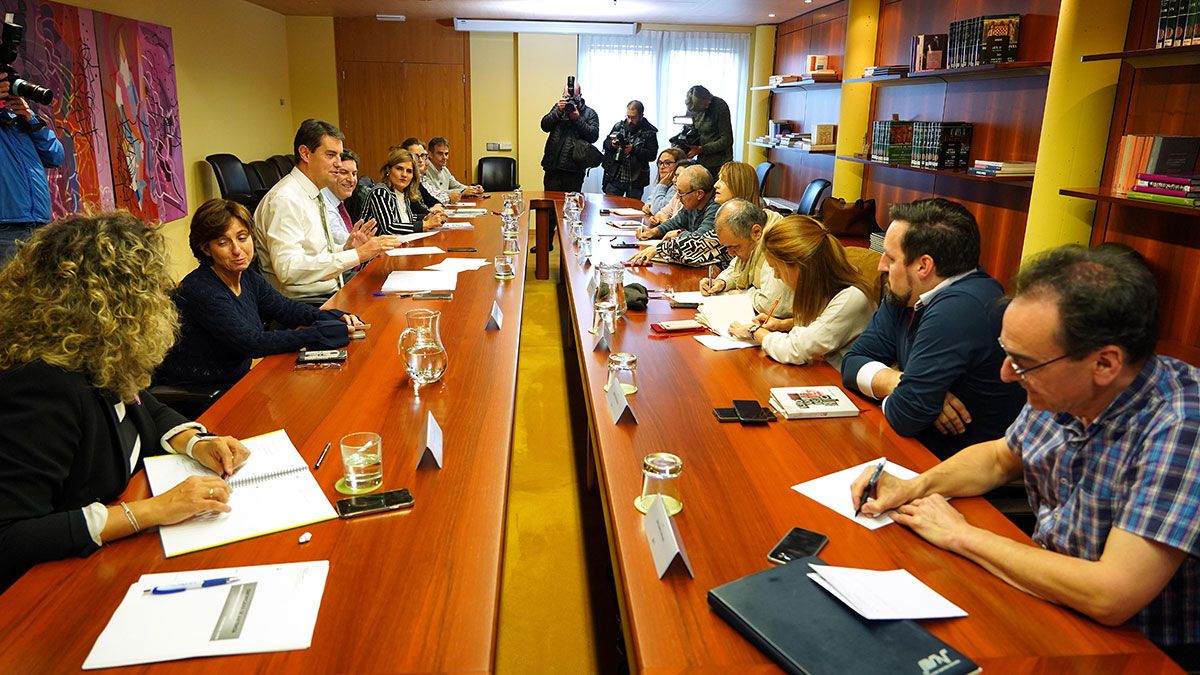 Reunión este lunes entre la Junta y los sindicatos para abordar la aplicación de las 35 horas. | ICAL Reunión este lunes entre la Junta y los sindicatos para abordar la aplicación de las 35 horas. | ICAL