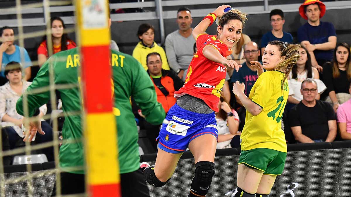 Mireya González, durante un partido con la selección española . | RFEBM / JL RECIO