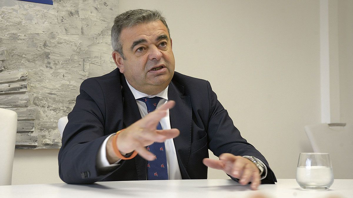 El candidato de Ciudadanos en la provincia de León para este 10-N, Justo Fernández. | MAURICIO PEÑA El candidato de Ciudadanos en la provincia de León para este 10-N, Justo Fernández. | MAURICIO PEÑA