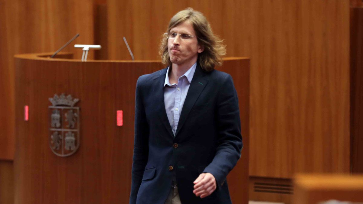 El leonés Pablo Fernández durante el debate de investidura de la Junta de Castilla y León. | ICAL