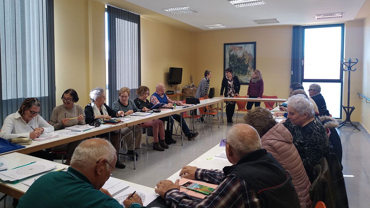 Algunos de los mayores participantes en este programa durante la visita. | L.N.C.
