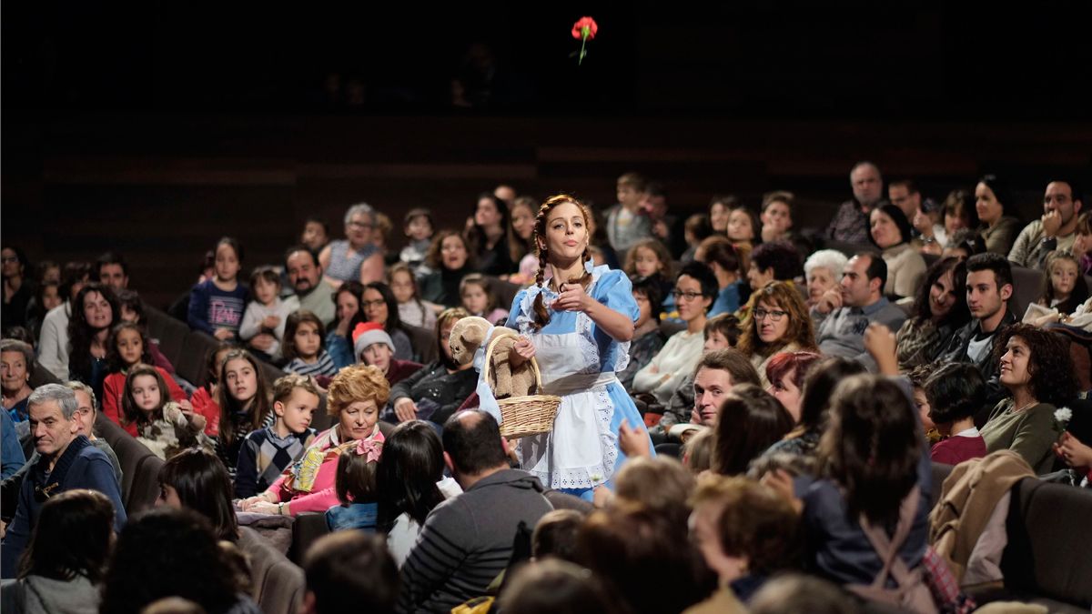 La autora en el espectáculo ‘El musiquero de Oz’ representado en 2017 en el Auditorio Ciudad de León. | DANIEL MARTÍN
