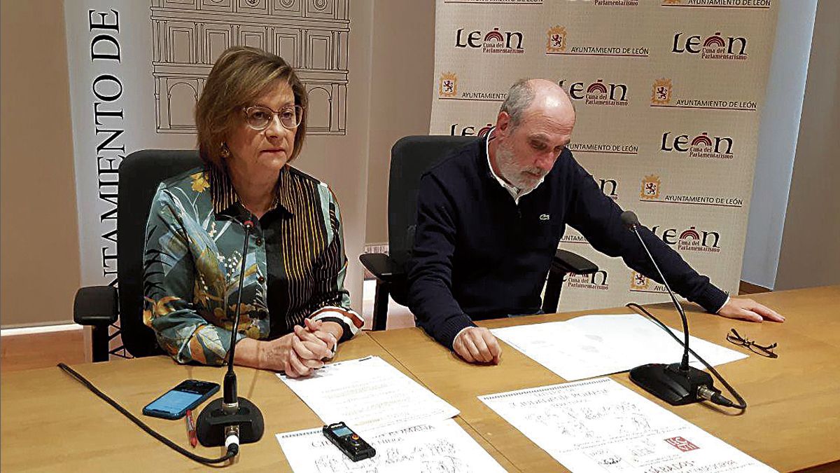 Evelia Fernández y Victorino García en la presentación de los talleres.