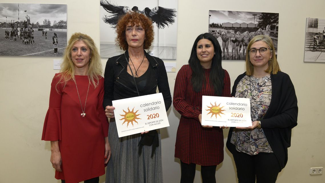 Un instante de la presentación del calendario solidario y la muestra fotográfica en Espacio León. | MAURICIO PEÑA