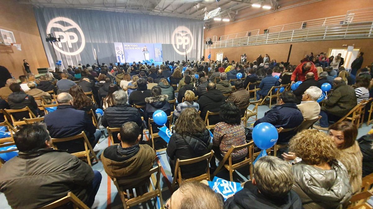 Fin de campaña del PP de León en el pabellón de La Torre. | MAURICIO PEÑA