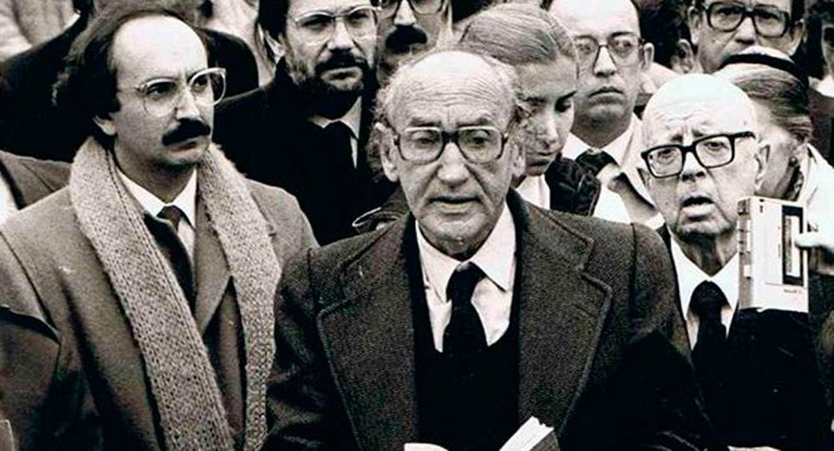 Antonio Colinas dedica el libro ‘Sepulcro en Tarquinia’ a Vicente Aleixandre, a quien define como "maestro y amigo".