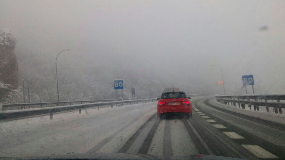 Imagen de archivo de una carretera nevada. | EUROPA PRESS