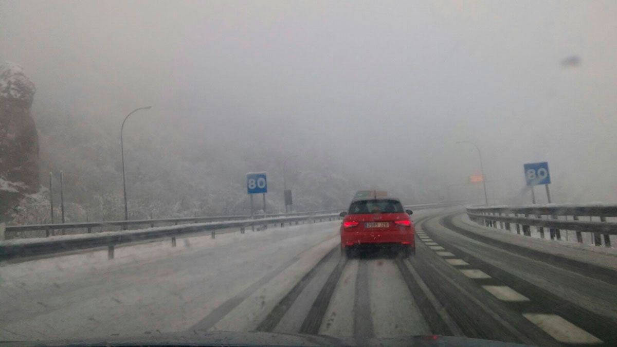 Imagen de archivo de una carretera nevada. | EUROPA PRESS Imagen de archivo de una carretera nevada. | EUROPA PRESS