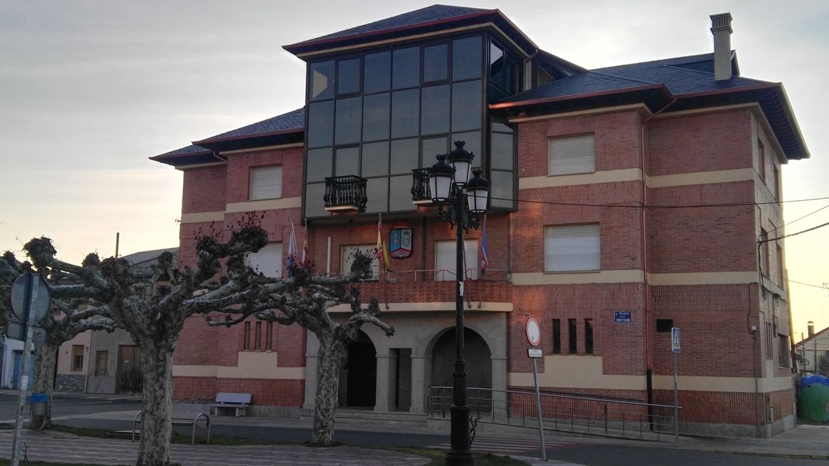 Fachada del Ayuntamiento de Camponaraya.