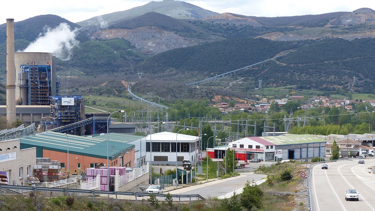 En la imagen, vista del polígono industrial de La Robla, que  se ubica en la zona sur de la localidad.