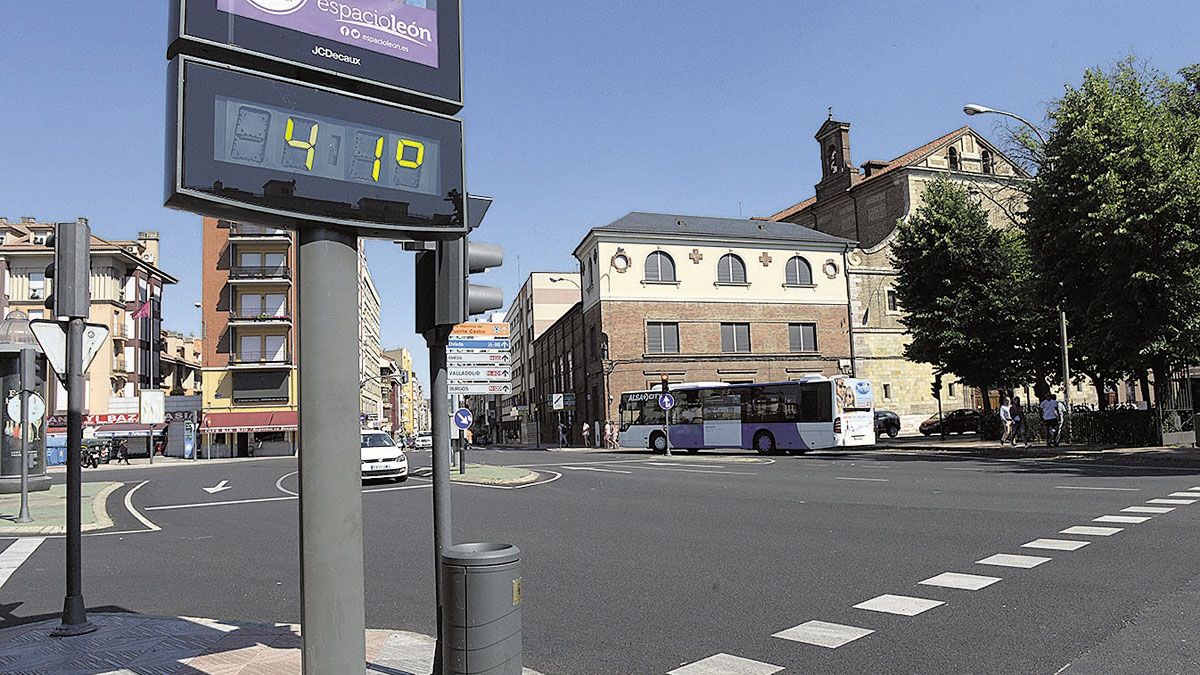 Altas temperaturas registradas en León durante la pasada semana en la anterior ola de calor. | MAURICIO PEÑA