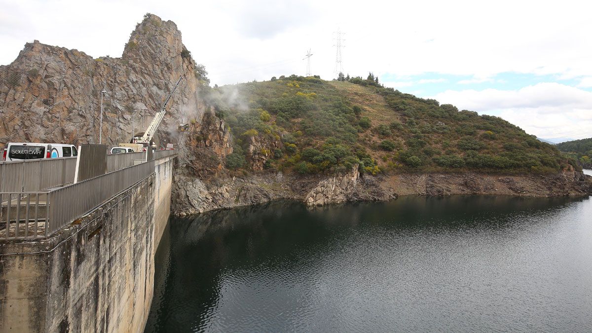 Imagen de archivo de la presa de Bárcena en anteriores obras. | ICAL