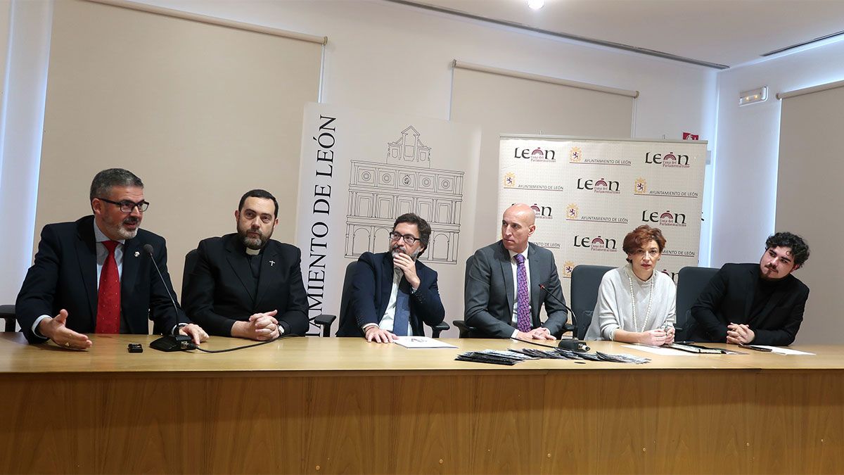 Un momento de la presentación del encuentro de este lunes. | L.N.C. Un momento de la presentación del encuentro de este lunes. | L.N.C.