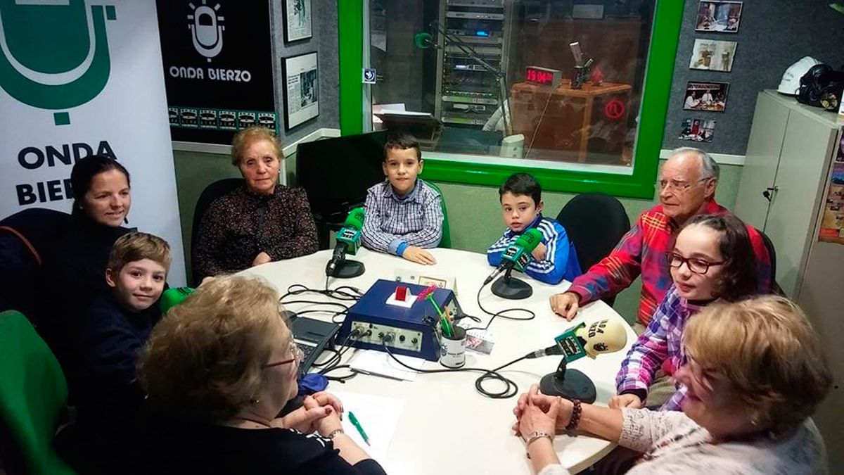 Los niños serán los que estén detrás de los micrófonos en el Día Mundial de la Infancia, como en años anteriores. | ONDA BIERZO Los niños serán los que estén detrás de los micrófonos en el Día Mundial de la Infancia, como en años anteriores. | ONDA BIERZO