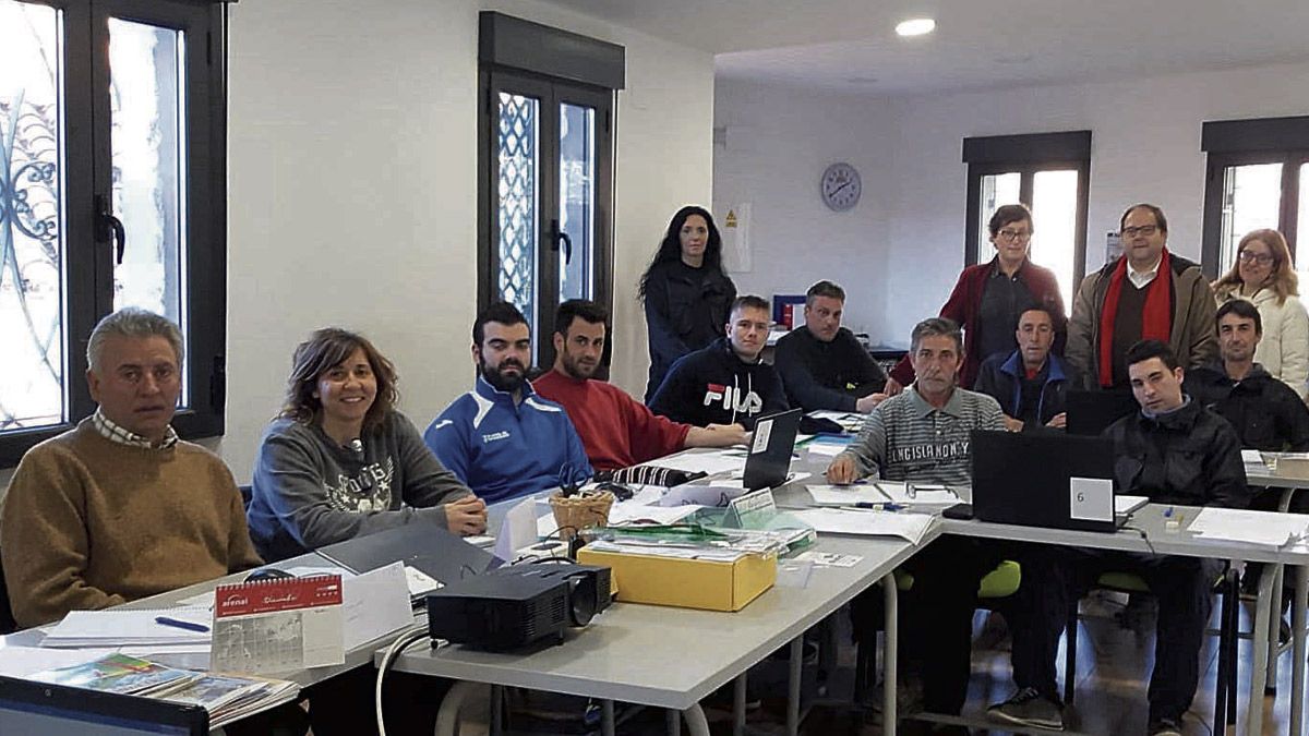 La inauguración del taller tuvo lugar en la sede de El Polvorín. | L.N.C.