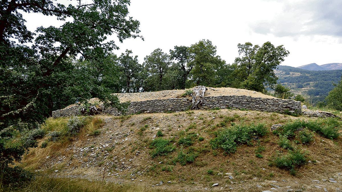 Laciana cuenta con un amplio patrimonio cultural como los castros de astures y romanos. Laciana cuenta con un amplio patrimonio cultural como los castros de astures y romanos.