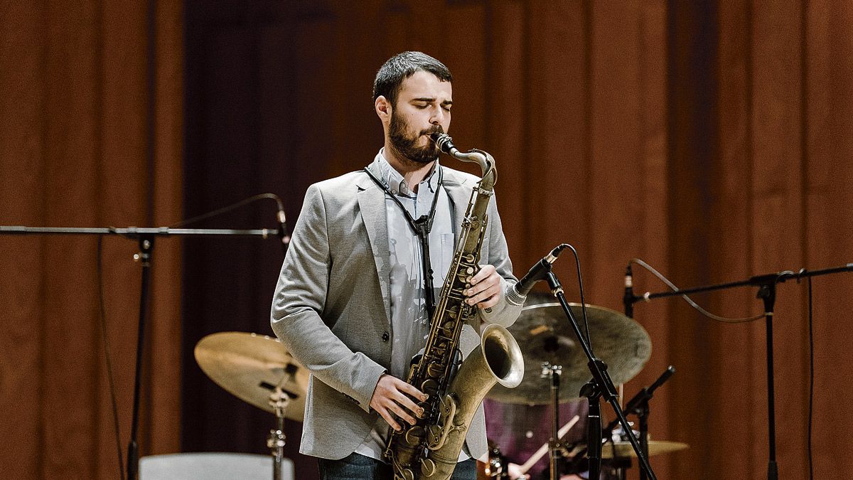 El saxofonista Daniel Juárez actúa con su banda en El Albéitar. | L.N.C.
