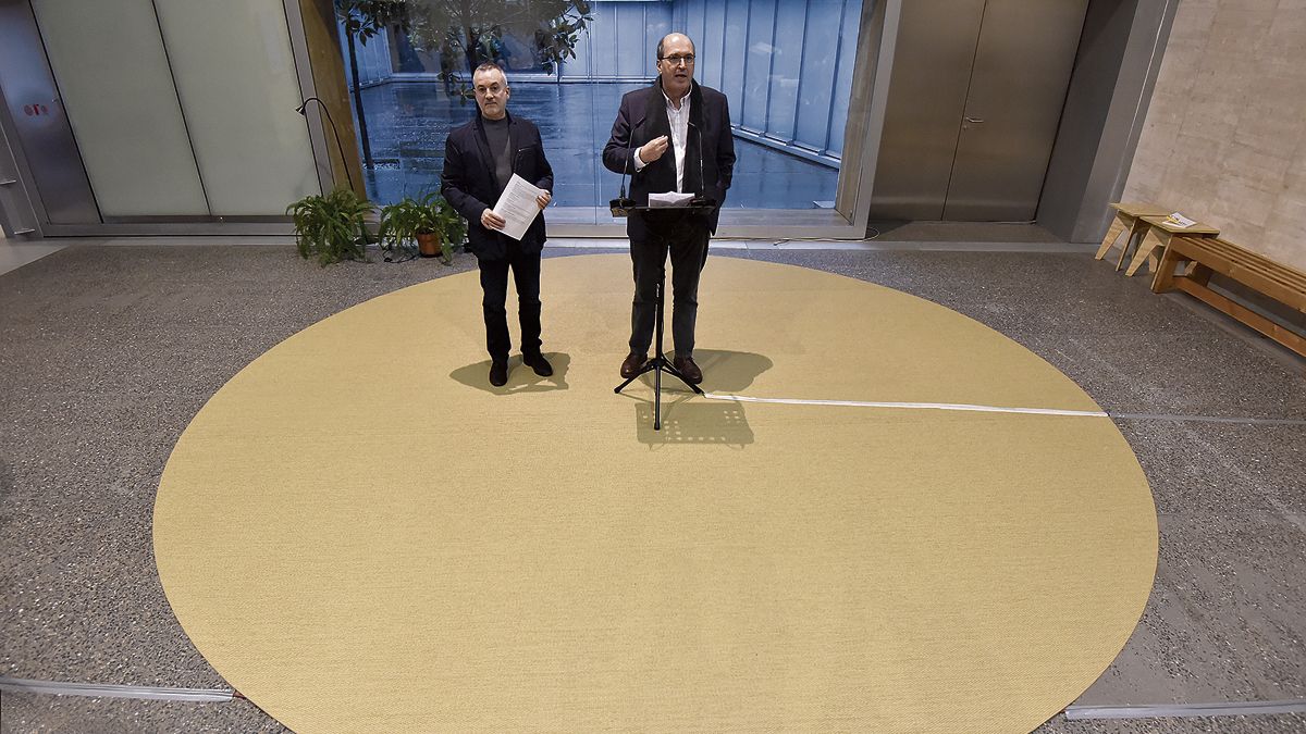 Manuel Olveira y José Ramón González ofrecieron un avance de la programación del Musac para 2020. | SAÚL ARÉN