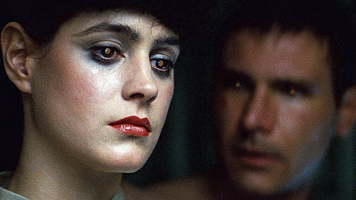 Rachel y Deckard en un fotograma de ‘Blade Runner’. | WARNER