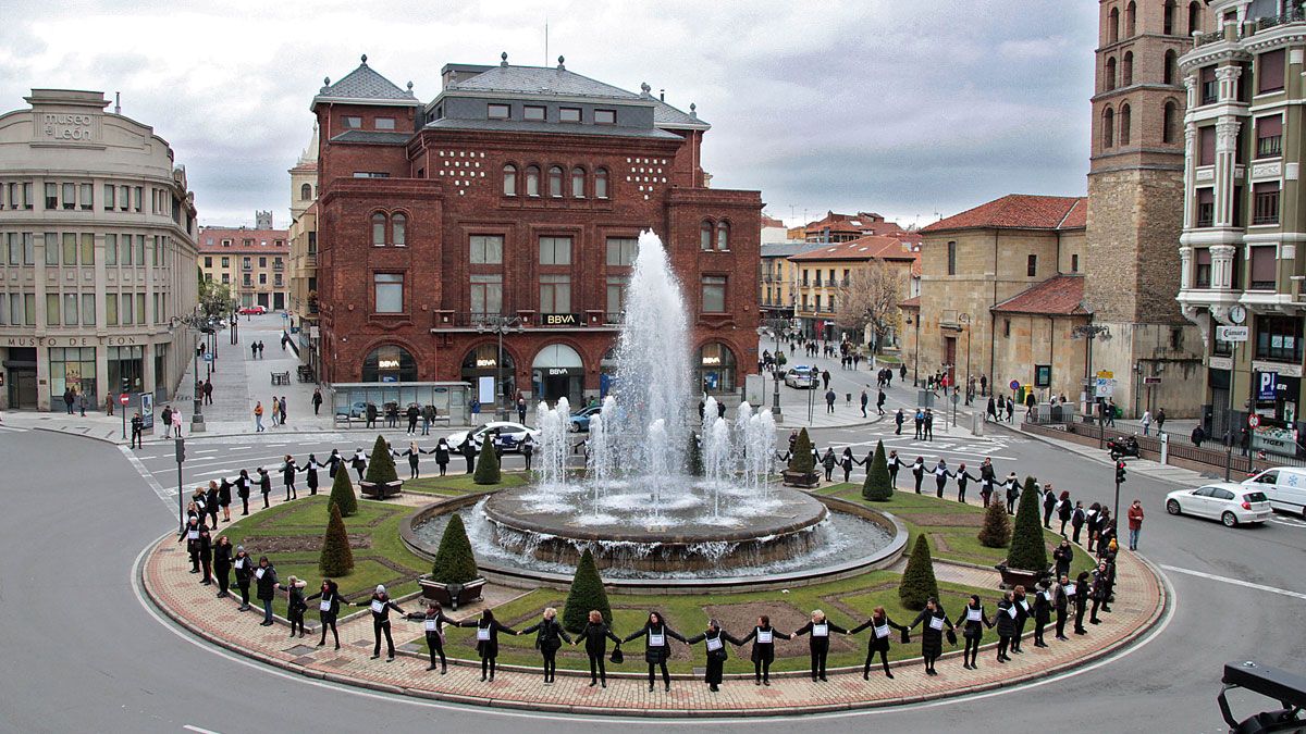 La plataforma leonesa contra la violencia machista organiza una marcha simbólica en memoria de las mujeres asesinadas durante este año. | ICAL