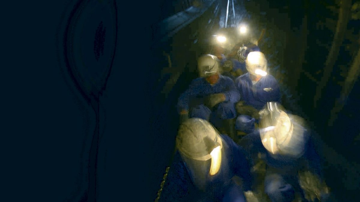 Imagen de mineros en el pozo de Anxo Cabada.