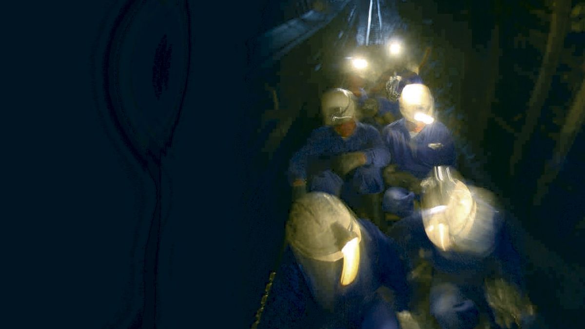 Imagen de mineros en el pozo de Anxo Cabada. Imagen de mineros en el pozo de Anxo Cabada.