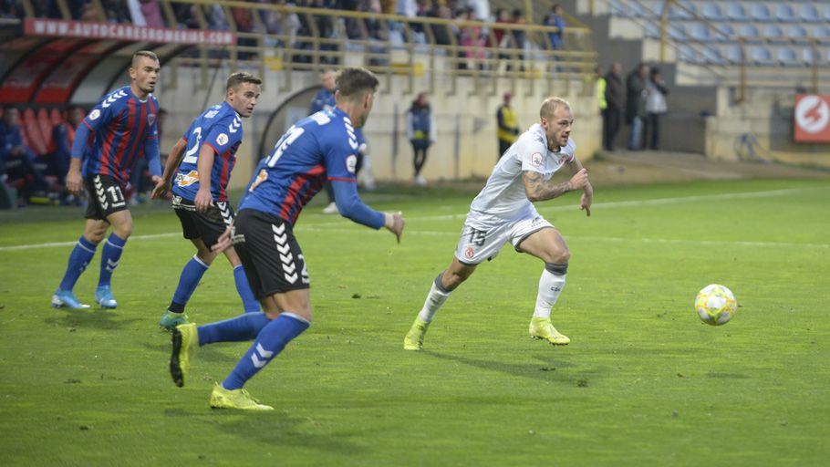 Sergio Benito, en un partido en el Reino. | MAURICIO PEÑA Sergio Benito, en un partido en el Reino. | MAURICIO PEÑA
