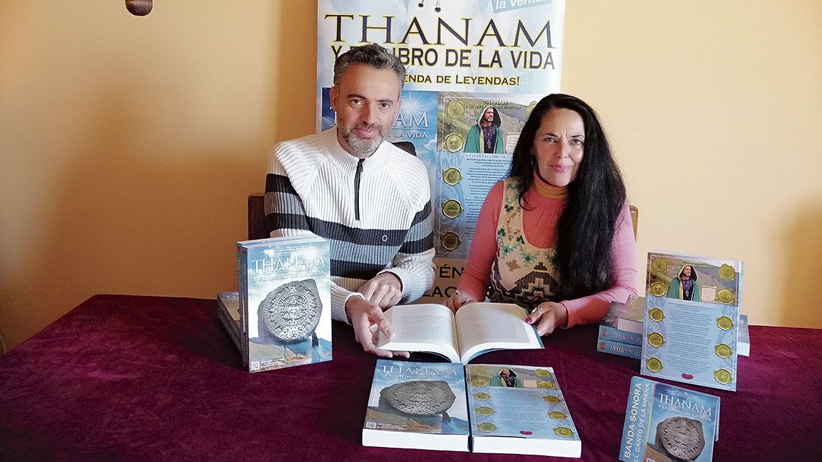 Los autores del libro Orlando Delgado y Mari Cruz García Rodera. | L.N.C. Los autores del libro Orlando Delgado y Mari Cruz García Rodera. | L.N.C.