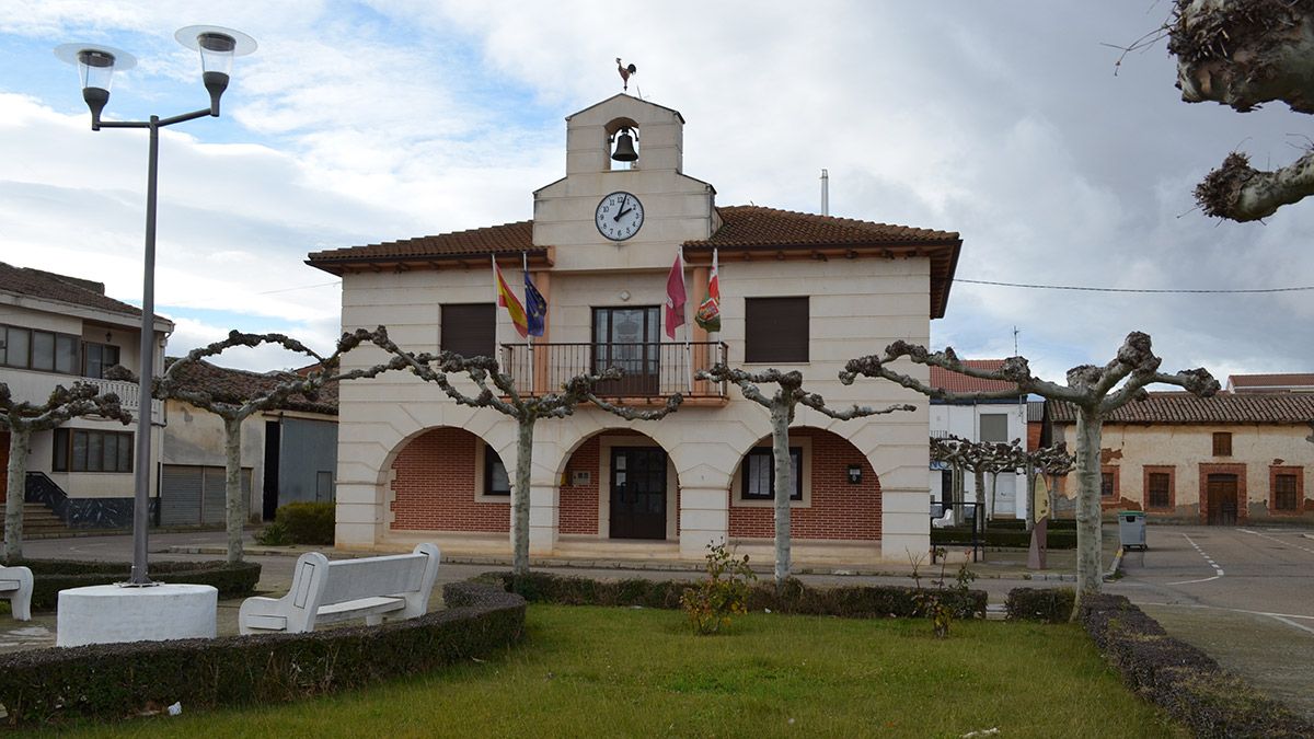 Ayuntamiento de Pobladura de Pelayo García donde desde este viernes es fiesta. | T.G.