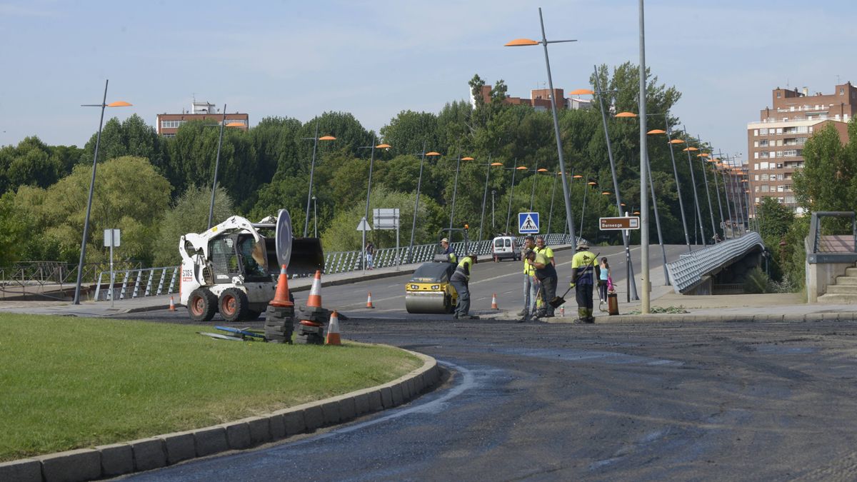 La retribución media que reciben los leoneses por su trabajo ha encadenado cuatro años de incremento. | MAURICIO PEÑA