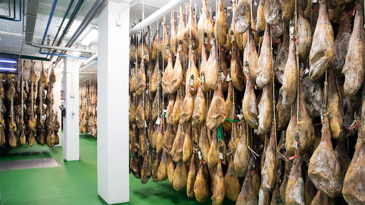 Embutidos ibéricos Castro y González de Guijuelo es una de las empresas de Castilla y León que exporta jamones a China. | ICAL