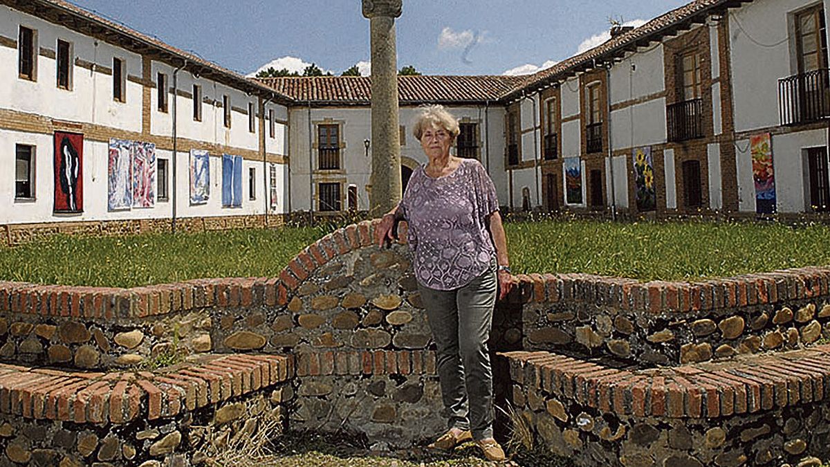 Ángela Merayo en la sede de la Fundación que lleva su nombre. | MAURICIO PEÑA